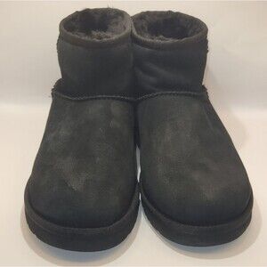 Deluxe Ultra Short Ugg Boots - Black Size 8